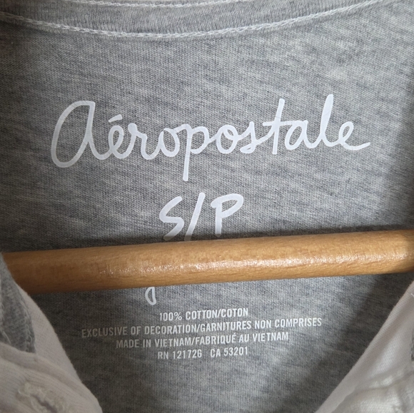 Y2K Aerpostale | Sporty Colorblock Gray Purple Graphic Polo Shirt Size Small - Picture 3 of 5